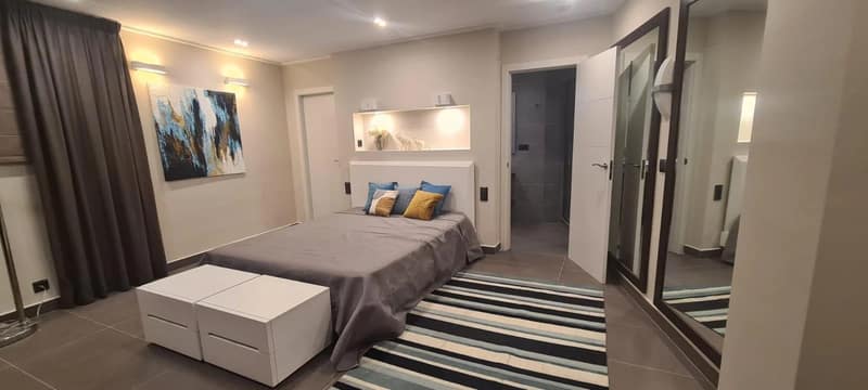 Open photo Listing photo