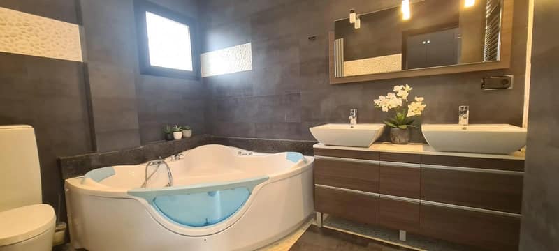 Open photo Listing photo