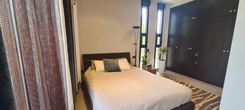 Open photo Listing photo