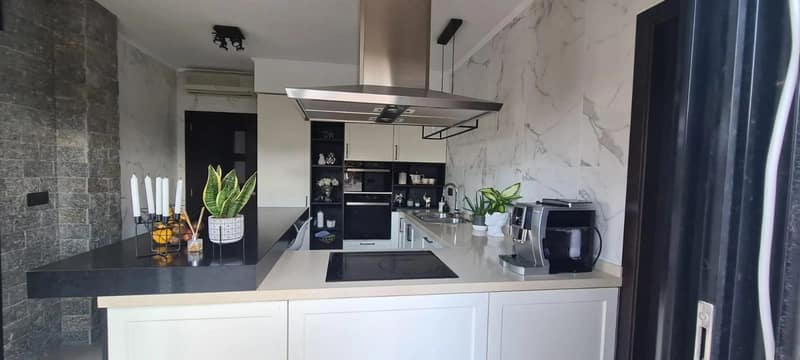 Open photo Listing photo