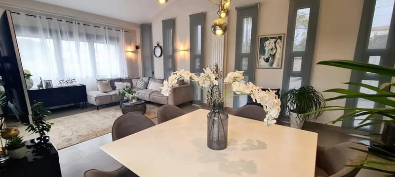 Open photo Listing photo