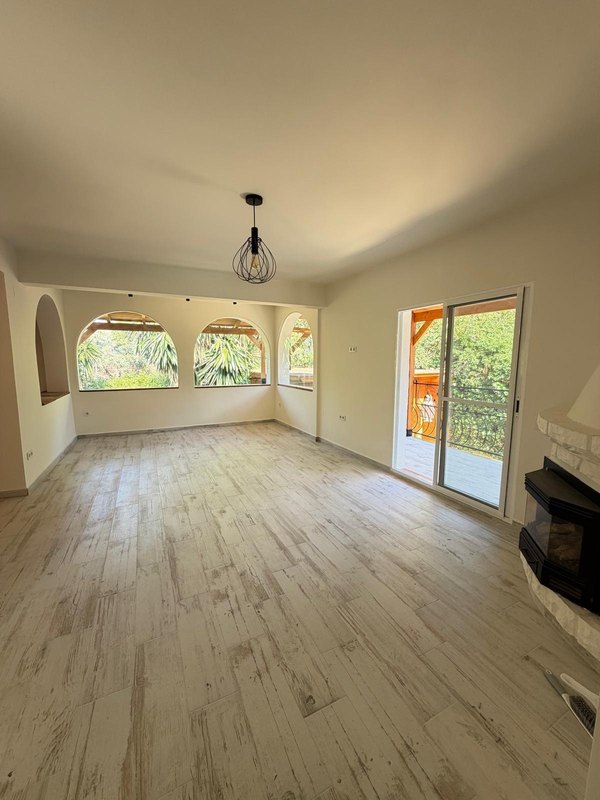 Open photo Listing photo
