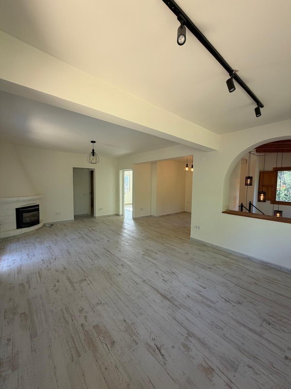 Open photo Listing photo