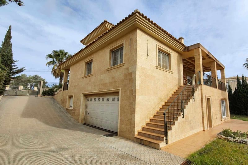 Open photo Listing photo