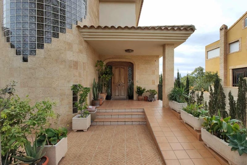 Open photo Listing photo