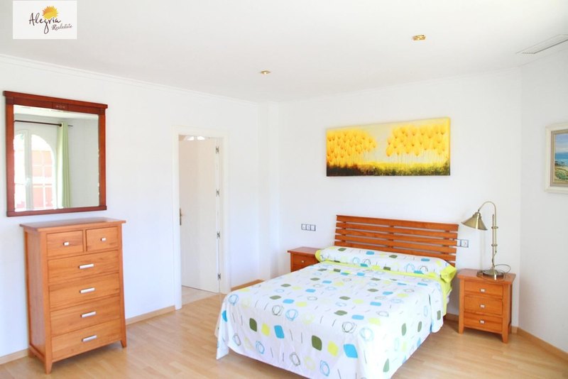 Open photo Listing photo