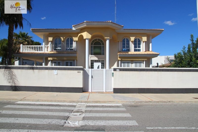Open photo Listing photo