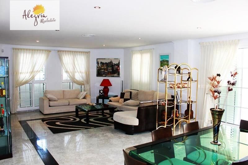 Open photo Listing photo