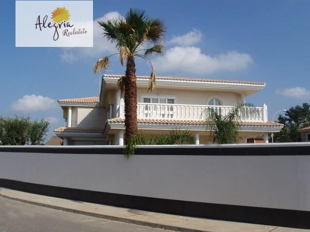 Open photo Listing photo