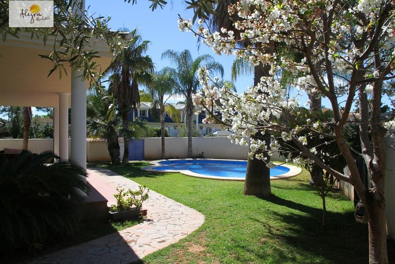 Open photo Listing photo