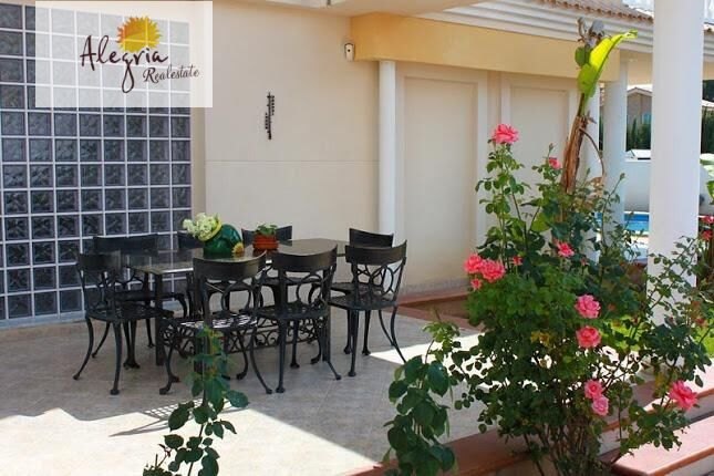 Open photo Listing photo