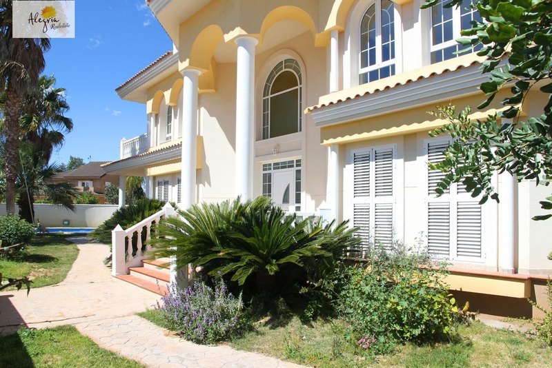 Open photo Listing photo