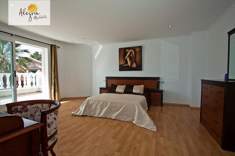 Open photo Listing photo
