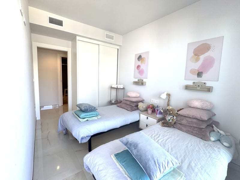 Open photo Listing photo
