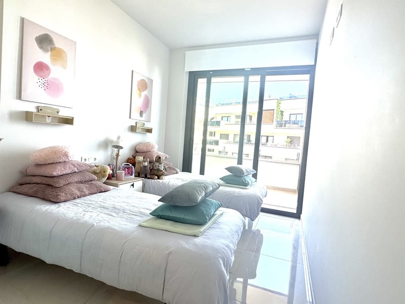 Open photo Listing photo