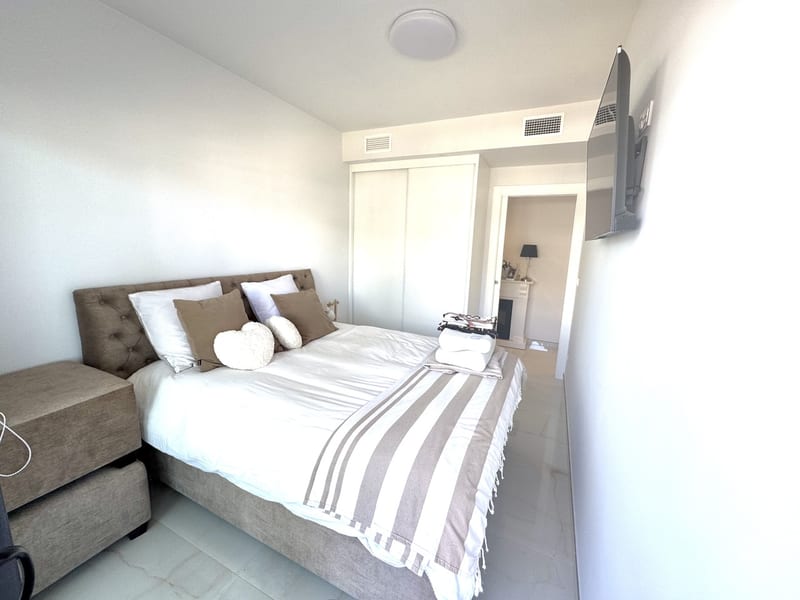 Open photo Listing photo