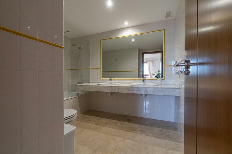 Open photo Listing photo