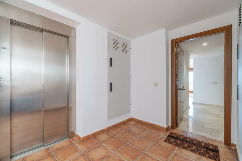 Open photo Listing photo