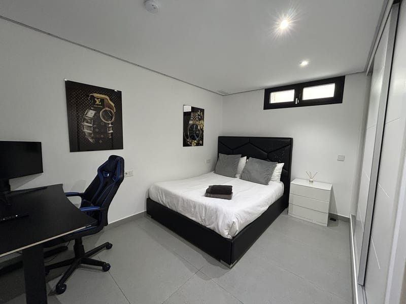 Open photo Listing photo