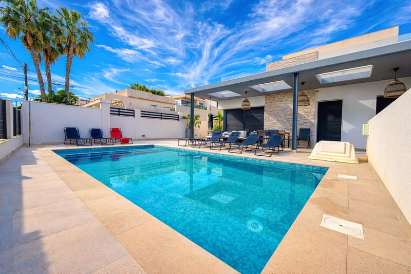 Open photo Listing photo