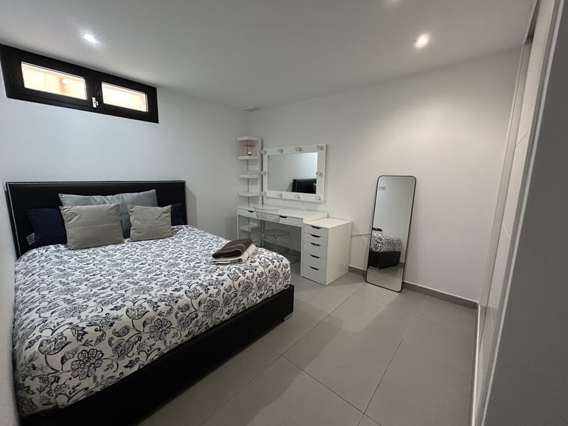 Open photo Listing photo