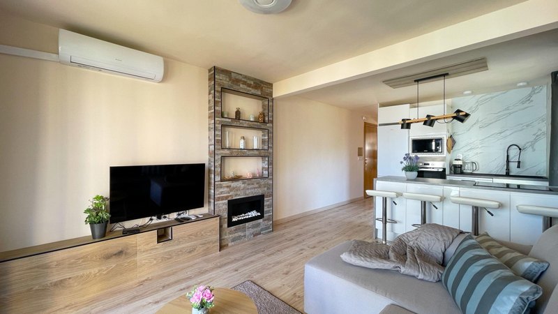Open photo Listing photo