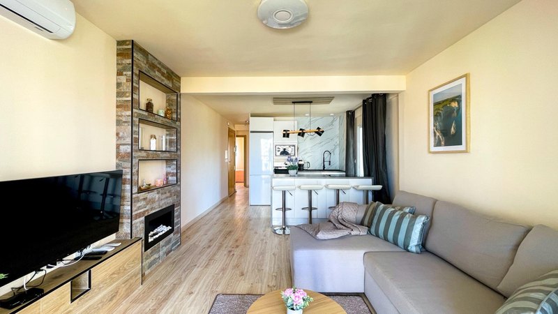 Open photo Listing photo