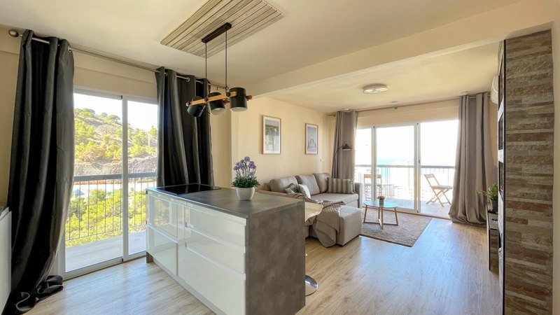 Open photo Listing photo