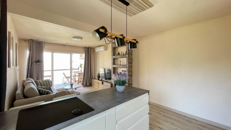 Open photo Listing photo