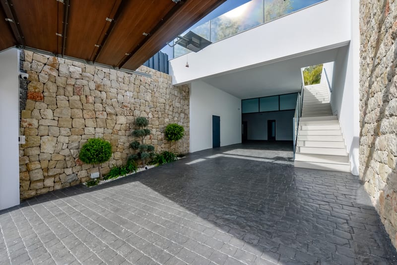Open photo Listing photo