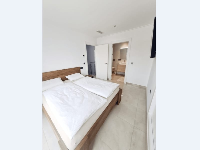 Open photo Listing photo