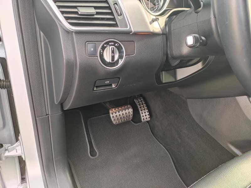 Open photo Listing photo