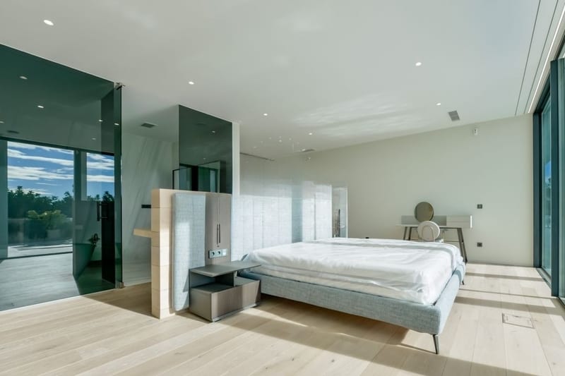 Open photo Listing photo