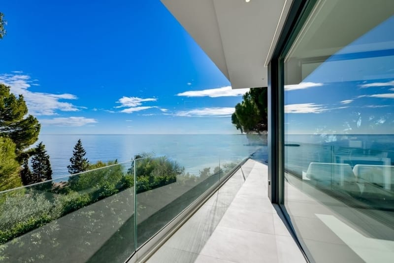 Open photo Listing photo
