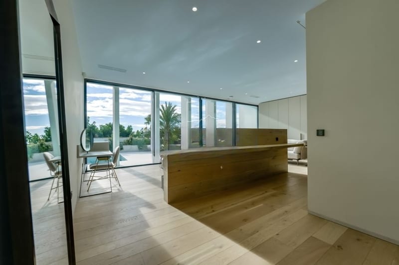 Open photo Listing photo