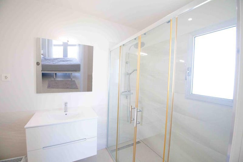 Open photo Listing photo