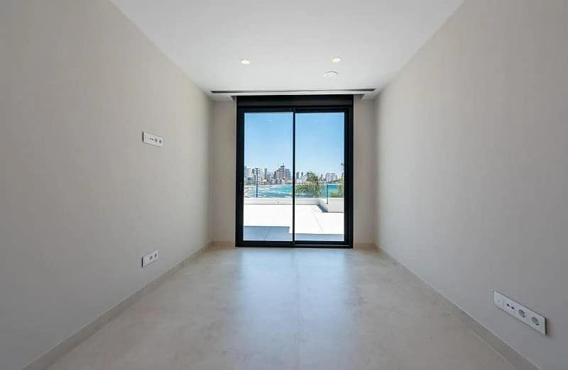 Open photo Listing photo