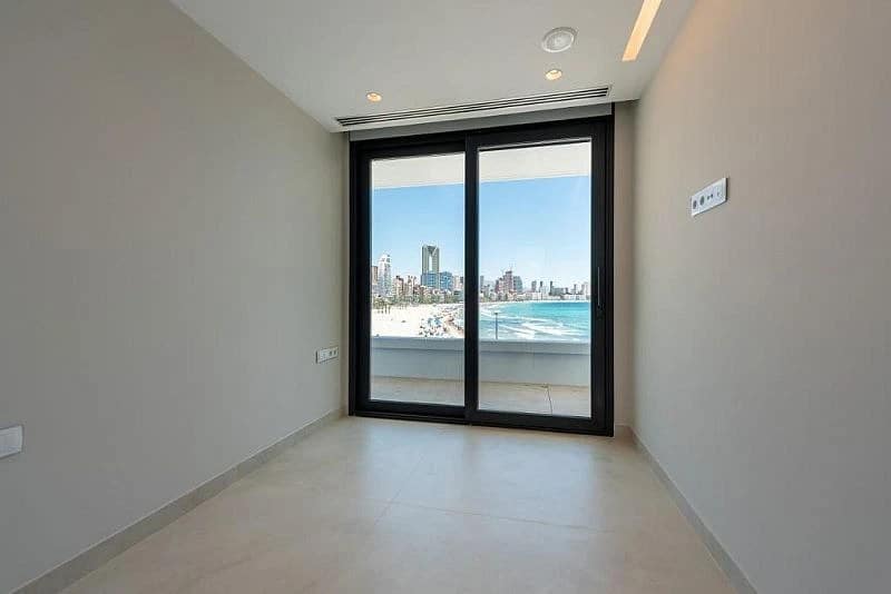 Open photo Listing photo
