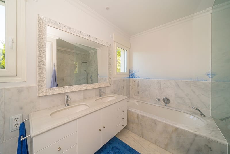 Open photo Listing photo