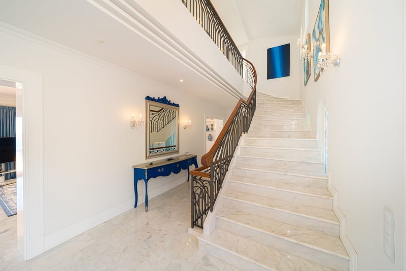 Open photo Listing photo