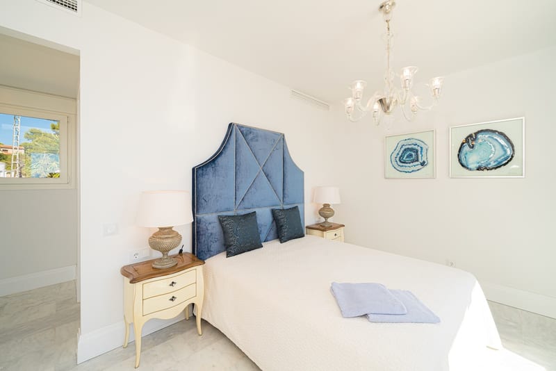 Open photo Listing photo
