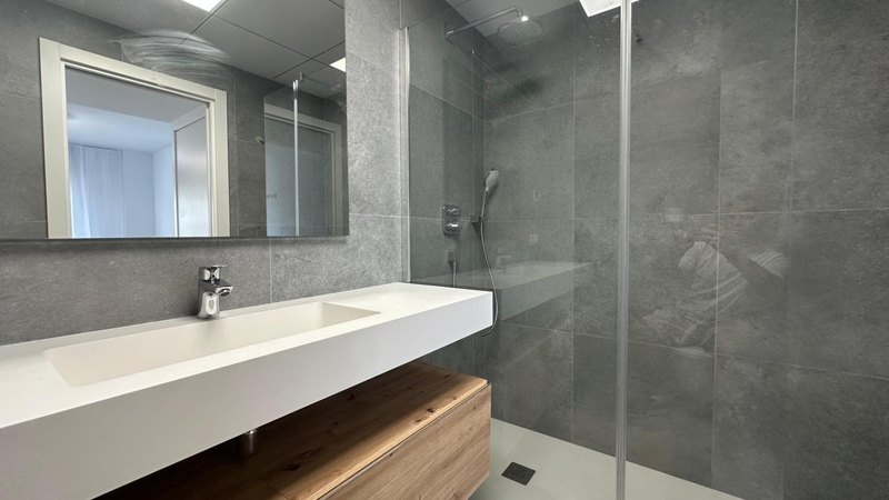 Open photo Listing photo