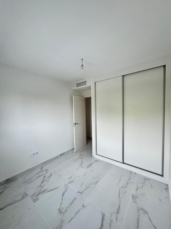 Open photo Listing photo