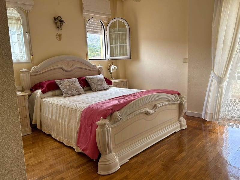 Open photo Listing photo