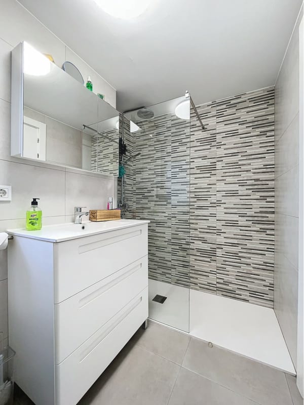 Open photo Listing photo
