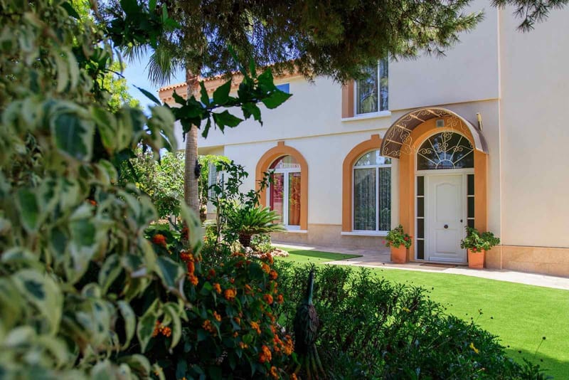 Open photo Listing photo