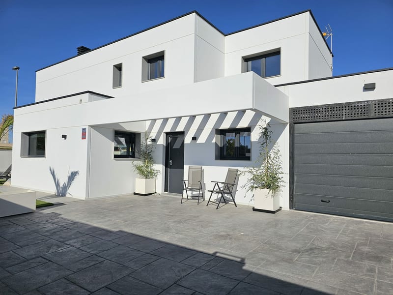 Open photo Listing photo