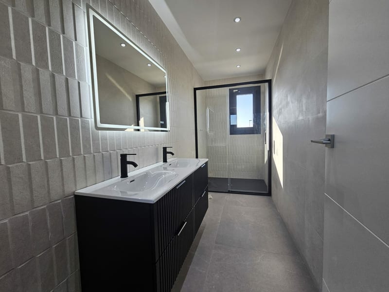 Open photo Listing photo