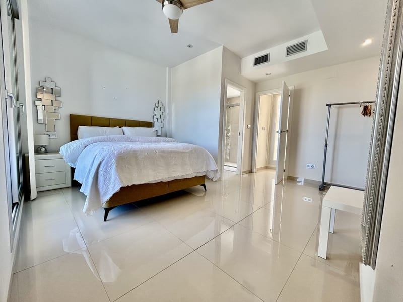 Open photo Listing photo