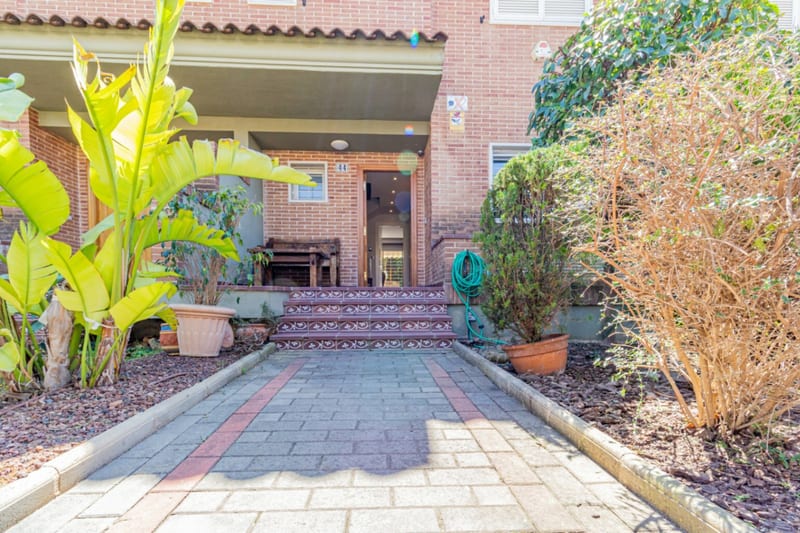 Open photo Listing photo